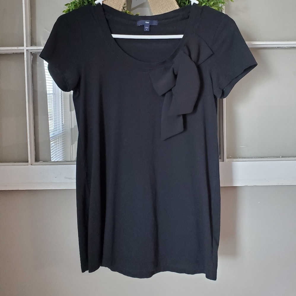 Gap womens tee with bow accent sz small